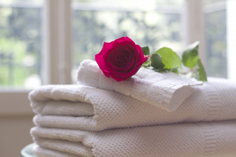 hotel-CALLIAN-min_towel_rose_clean_care_salon_spa_white_bath-731641